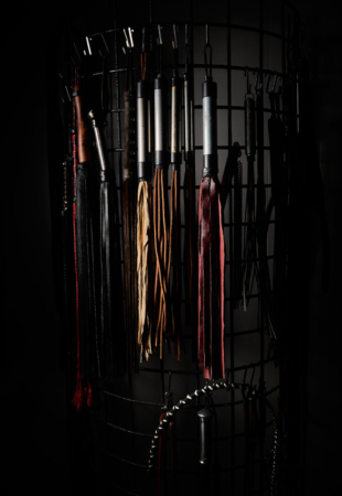 korporlig afstraffelse, domina dark, bdsm,