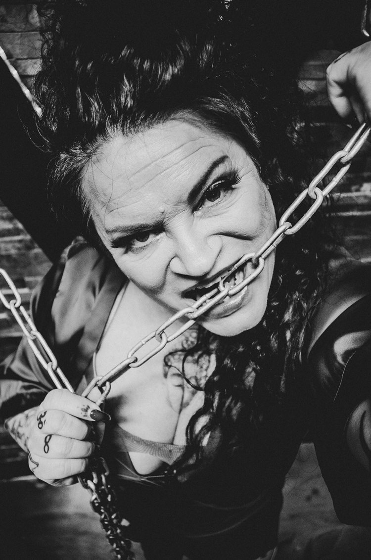 Domina Dark